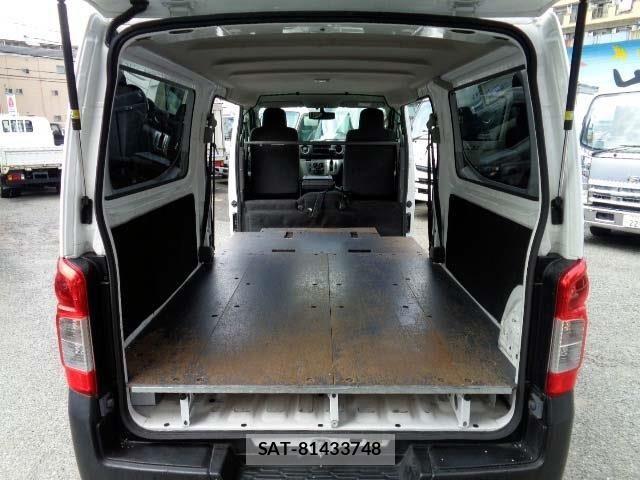 Nissan NV350 Caravan 2018-10 7787919-12