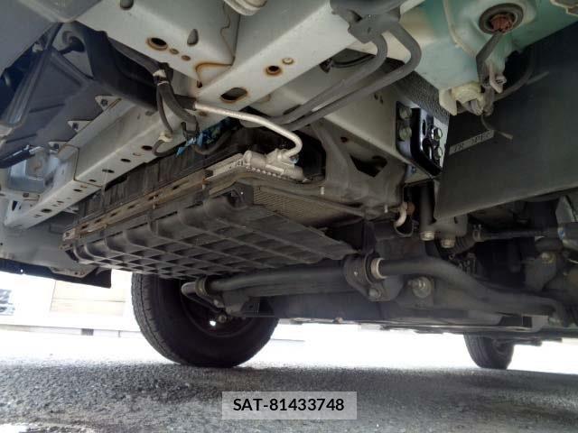 Nissan NV350 Caravan 2018-10 7787919-14
