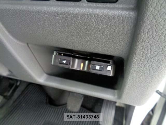 Nissan NV350 Caravan 2018-10 7787919-8