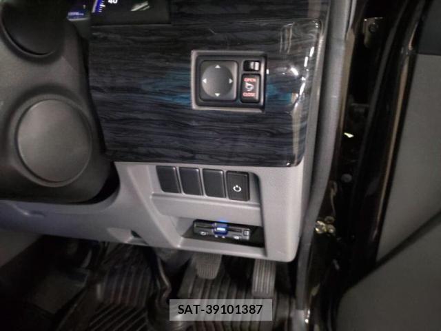 Nissan NV350 Caravan 2015-07 7787924-13