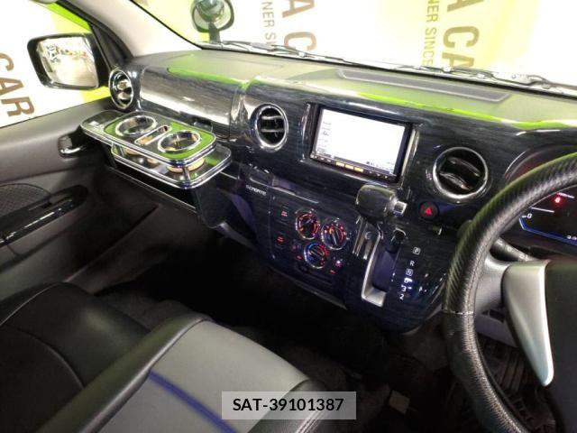 Nissan NV350 Caravan 2015-07 7787924-15