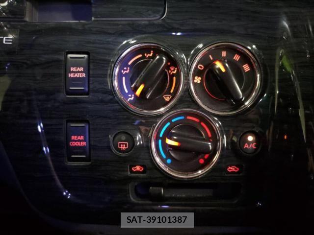 Nissan NV350 Caravan 2015-07 7787924-17