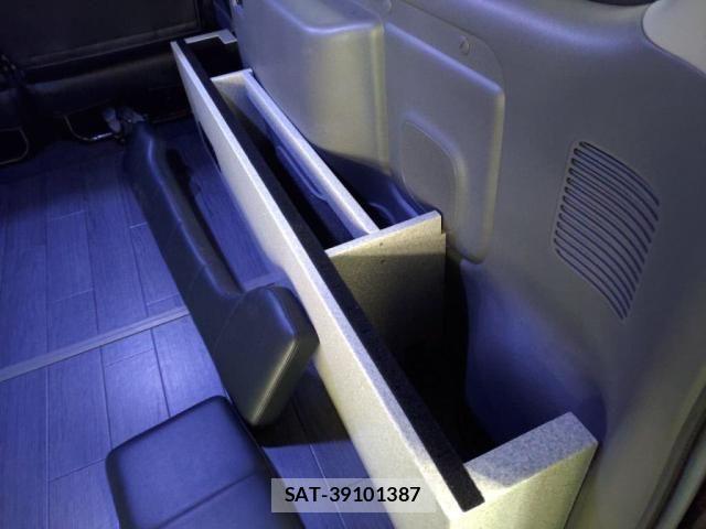 Nissan NV350 Caravan 2015-07 7787924-26