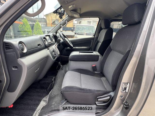 Nissan NV350 Caravan 2013-01 7787918-9