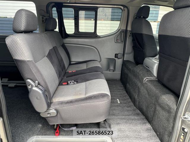 Nissan NV350 Caravan 2013-01 7787918-11