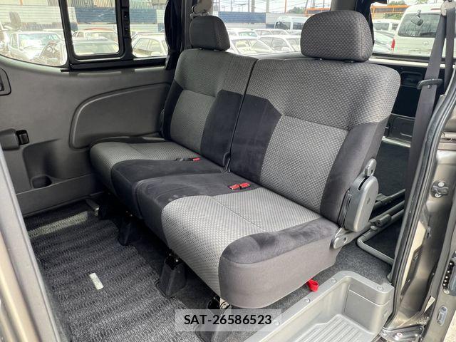 Nissan NV350 Caravan 2013-01 7787918-12