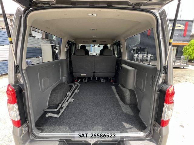 Nissan NV350 Caravan 2013-01 7787918-16