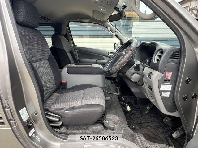 Nissan NV350 Caravan 2013-01 7787918-7