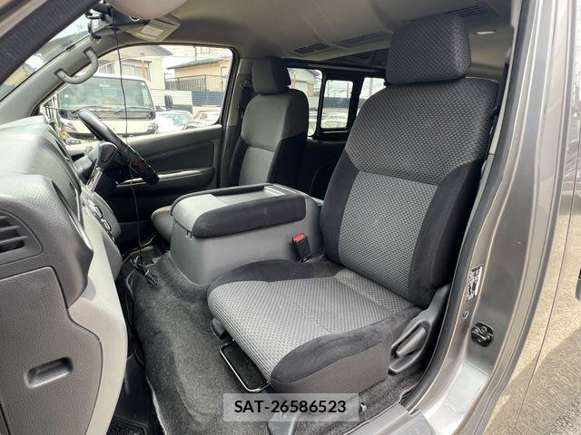 Nissan NV350 Caravan 2013-01 7787918-8