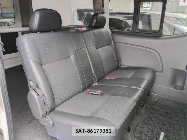 Nissan NV350 Caravan 2012-10 7878557-11