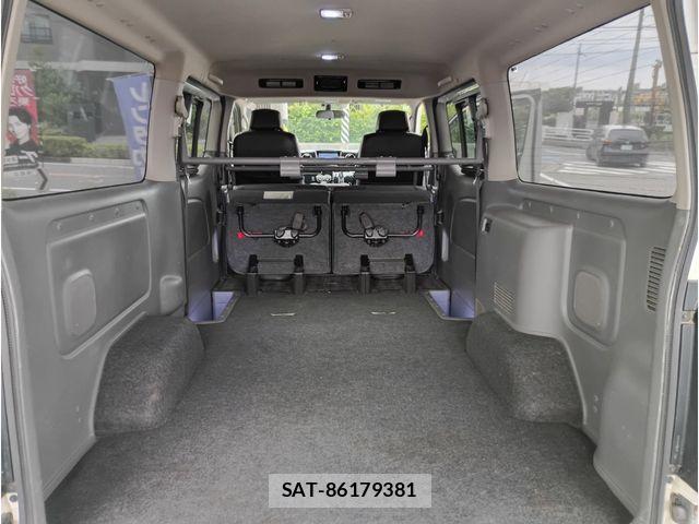 Nissan NV350 Caravan 2012-10 7878557-12
