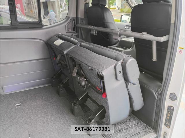 Nissan NV350 Caravan 2012-10 7878557-13