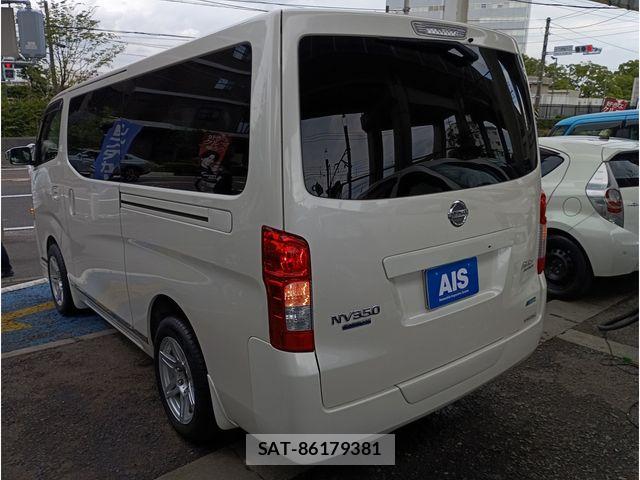 Nissan NV350 Caravan 2012-10 7878557-1