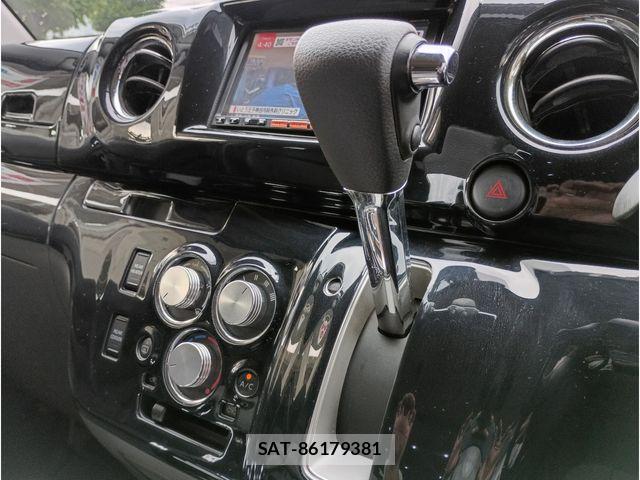 Nissan NV350 Caravan 2012-10 7878557-19