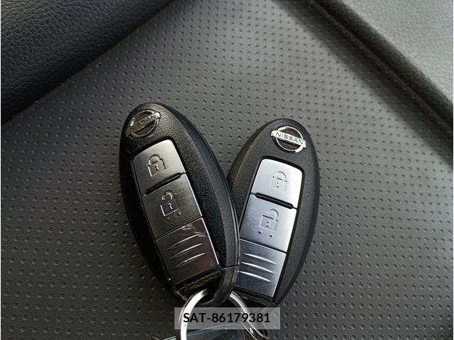 Nissan NV350 Caravan 2012-10 7878557-23