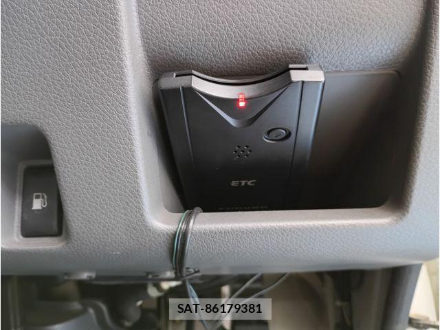 Nissan NV350 Caravan 2012-10 7878557-29