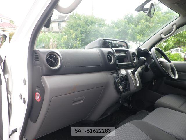 Nissan NV350 Caravan 2013-08 7878555-3