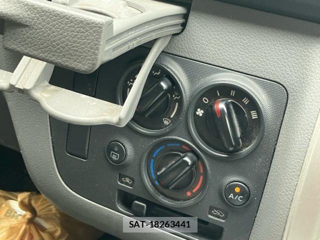 Nissan NV350 Caravan 2012-11 7963148-9