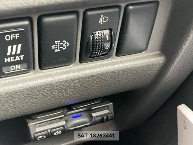 Nissan NV350 Caravan 2012-11 7963148-11