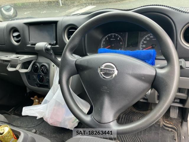 Nissan NV350 Caravan 2012-11 7963148-6