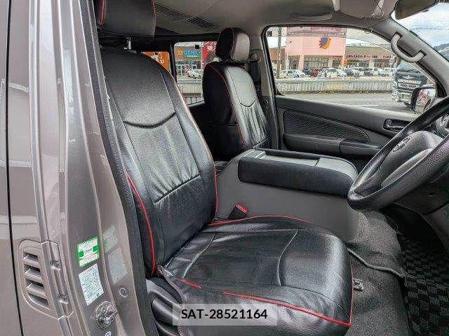 Nissan NV350 Caravan 2015-04 7963147-6