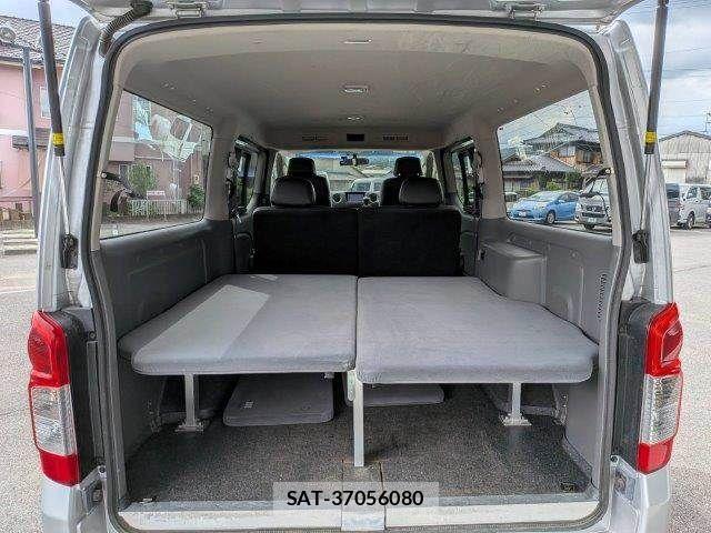 Nissan NV350 Caravan 2015-04 7963141-10