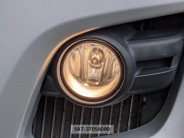 Nissan NV350 Caravan 2015-04 7963141-13