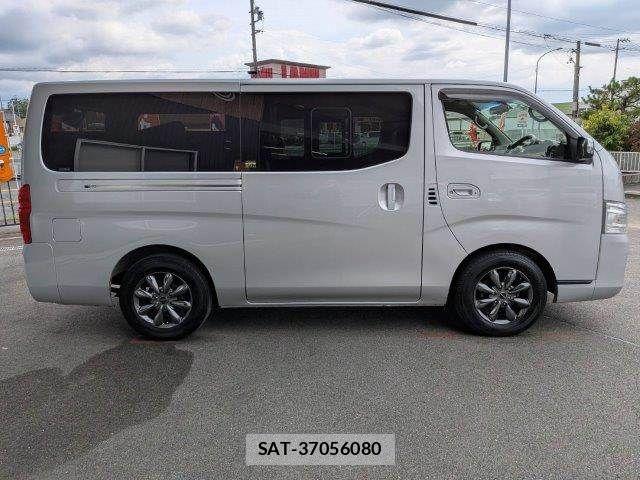 Nissan NV350 Caravan 2015-04 7963141-17