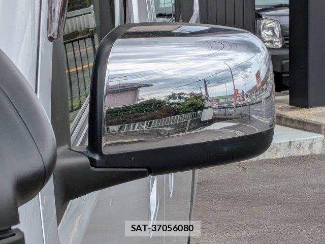 Nissan NV350 Caravan 2015-04 7963141-26