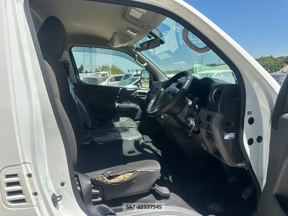 Nissan NV350 Caravan 2020-06 7534194-11