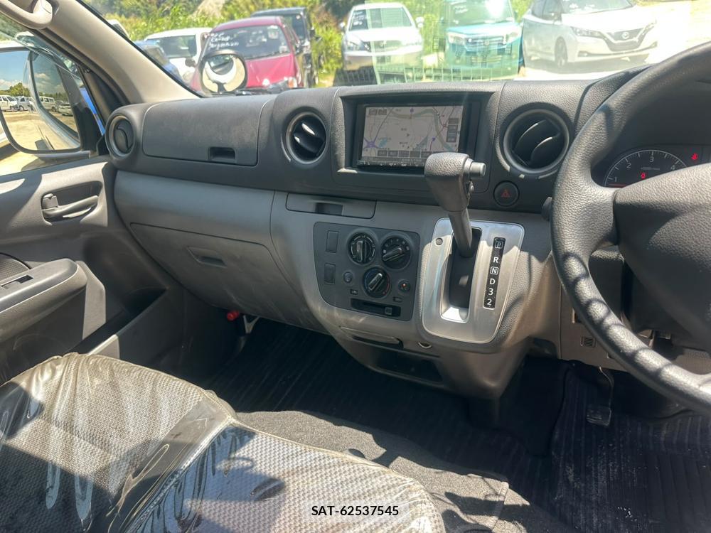 Nissan NV350 Caravan 2020-06 7534194-16