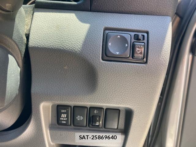 Nissan NV350 Caravan 2012-07 7980438-11