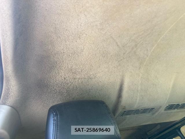 Nissan NV350 Caravan 2012-07 7980438-15