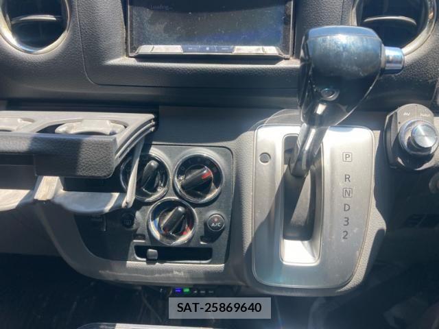 Nissan NV350 Caravan 2012-07 7980438-21