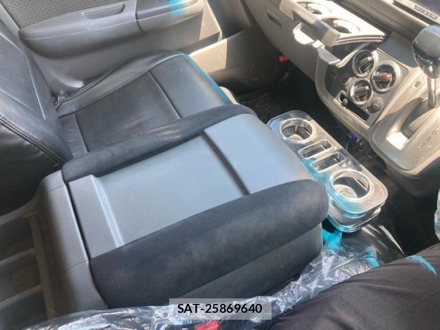 Nissan NV350 Caravan 2012-07 7980438-22