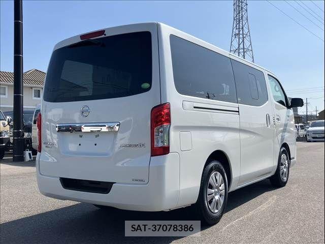 Nissan NV350 Caravan 2017-06 8037408-14