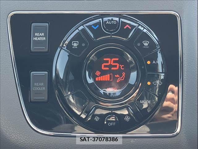 Nissan NV350 Caravan 2017-06 8037408-17