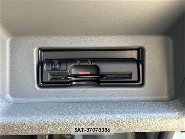 Nissan NV350 Caravan 2017-06 8037408-18