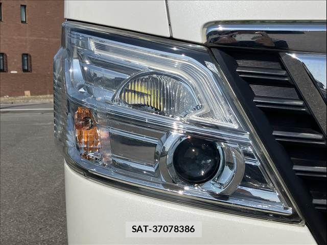 Nissan NV350 Caravan 2017-06 8037408-20