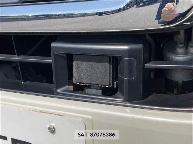 Nissan NV350 Caravan 2017-06 8037408-23