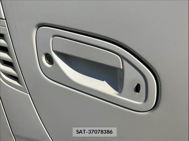 Nissan NV350 Caravan 2017-06 8037408-29