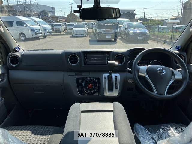 Nissan NV350 Caravan 2017-06 8037408-3