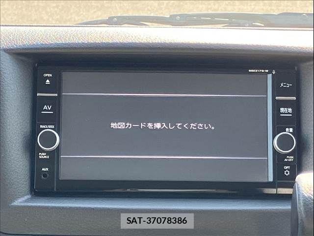 Nissan NV350 Caravan 2017-06 8037408-4