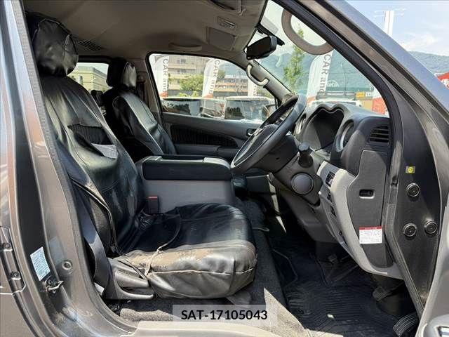 Nissan NV350 Caravan 2019-09 8037413-15