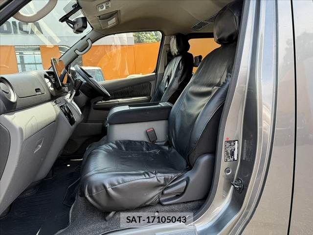 Nissan NV350 Caravan 2019-09 8037413-16