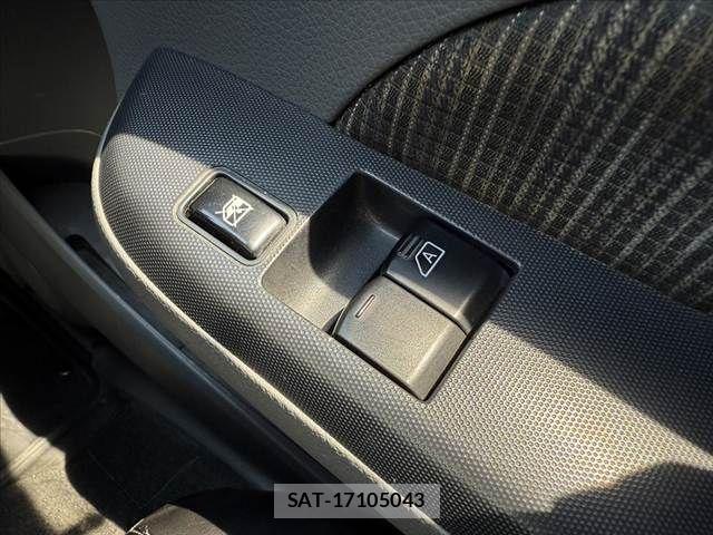 Nissan NV350 Caravan 2019-09 8037413-21