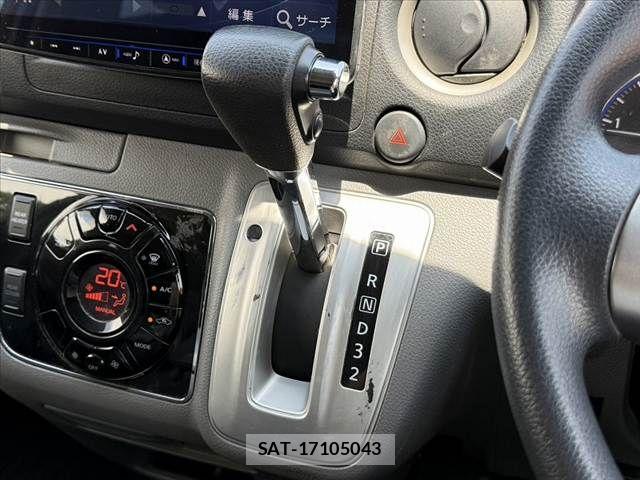 Nissan NV350 Caravan 2019-09 8037413-25