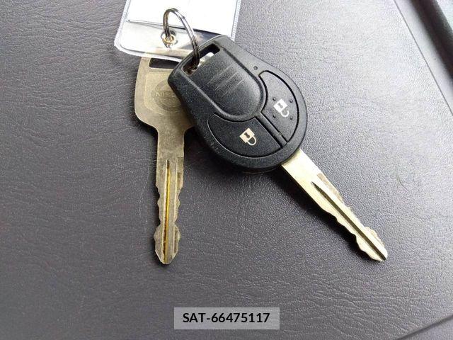 Nissan NV350 Caravan 2014-06 8037412-10