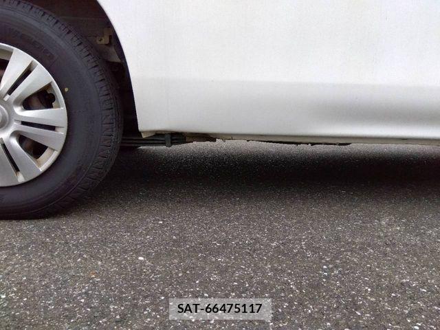 Nissan NV350 Caravan 2014-06 8037412-19