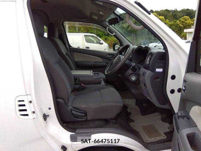 Nissan NV350 Caravan 2014-06 8037412-3